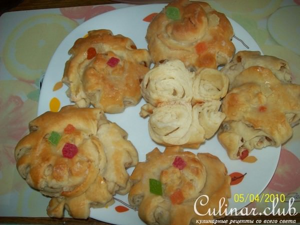 Разрезной рулет и булочки