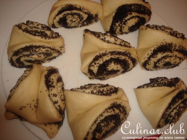 финские булочки с корицей.а мои с маком