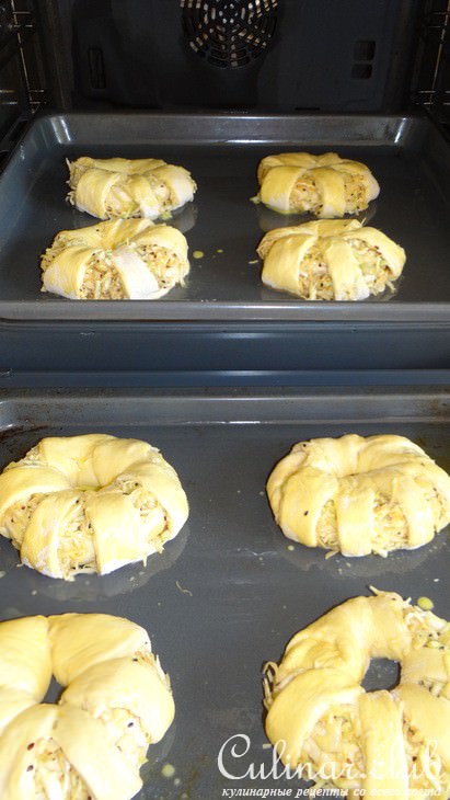 Открытые булочки с маринованной капустой, сыром и кунжутом (идеи для пикника)