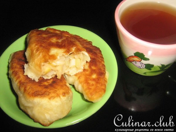 Постные пирожки с луком и...яблоками.