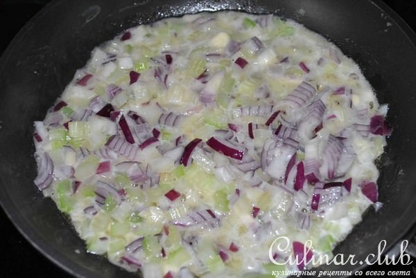 Пирожки с луком и сельдереем