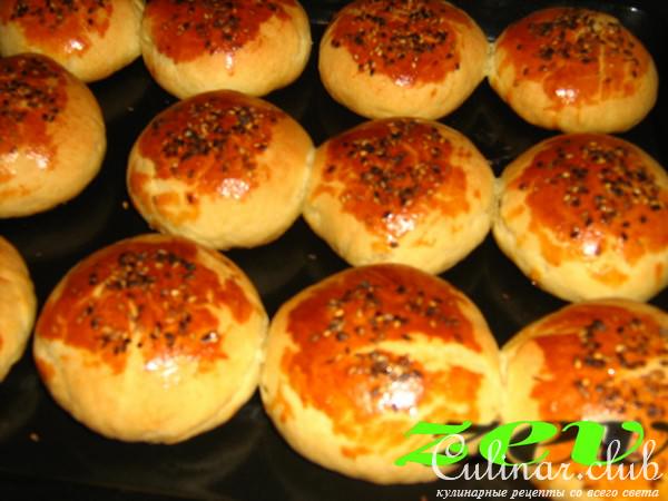 Погоча - турецкие булочки с сыром и кунжутом