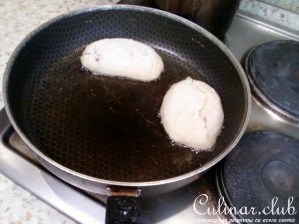 Пирожки с вишней(жареные)