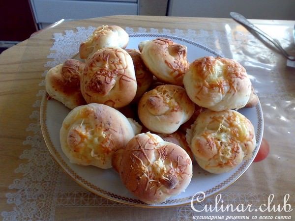 Узелки с сыром и чесноком