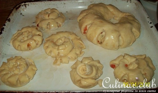 Разрезной рулет и булочки