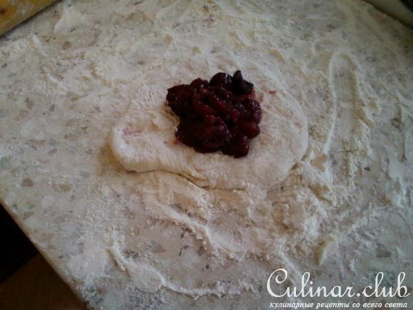 Пирожки с вишней(жареные)