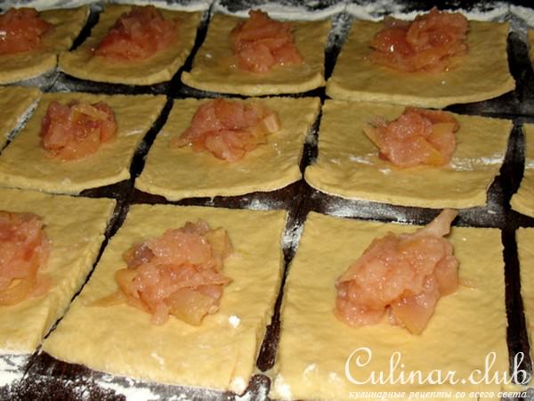 Яблочные кармашки из дрожжевого теста