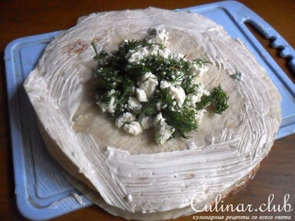 Пирожки из лаваша с сулугуни и зеленью.