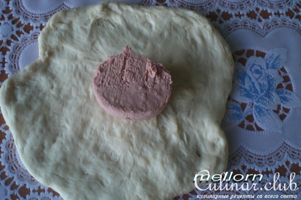 БУЛОЧКИ НА МИНЕРАЛЬНОЙ ВОДЕ С СЫРОМ И ПАШТЕТОМ.