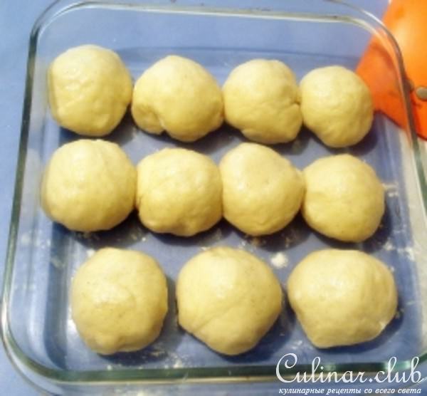 Булочки с марципановой начинкой