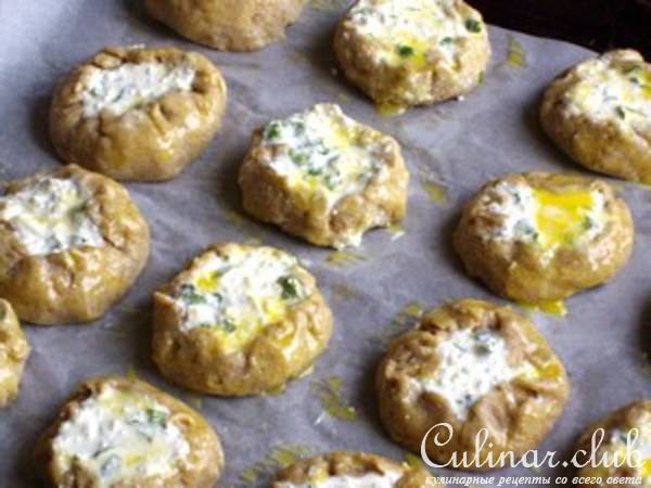 Ржаные ватрушки с чесноком