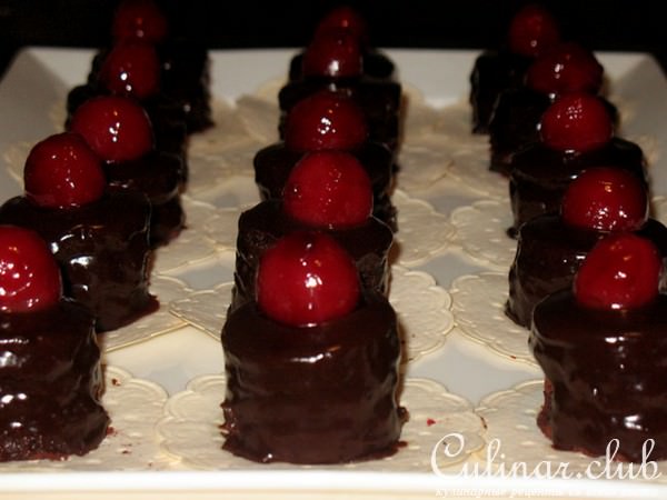 Шоколадно-вишнёвые Petit Fours (Пти Фур)
