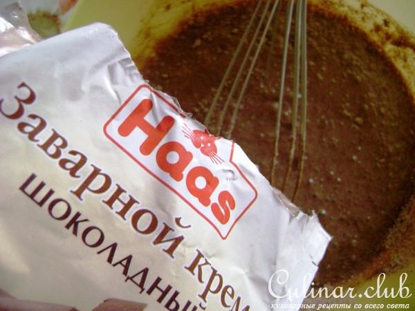 Эклеры с шоколадным кремом и мятно-шоколадной глазурью.