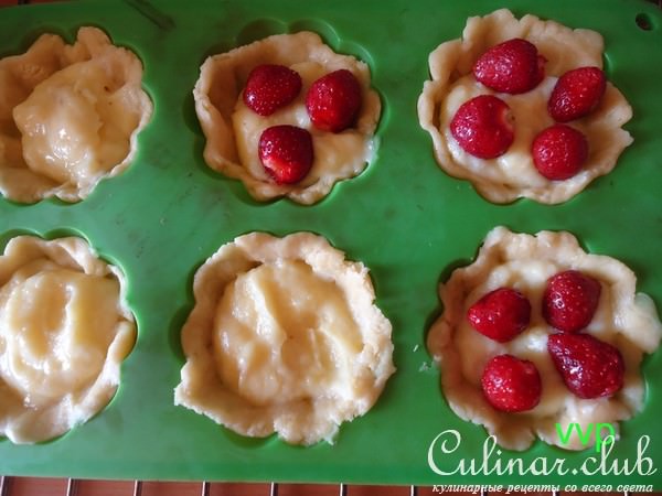 Португальские пирожные с клубникой
