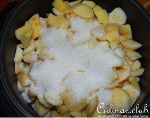 Корзиночки с яблочным пюре и белковым кремом