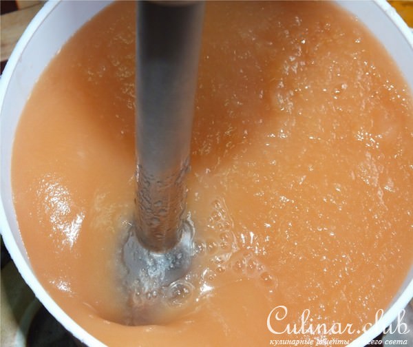 Корзиночки с яблочным пюре и белковым кремом