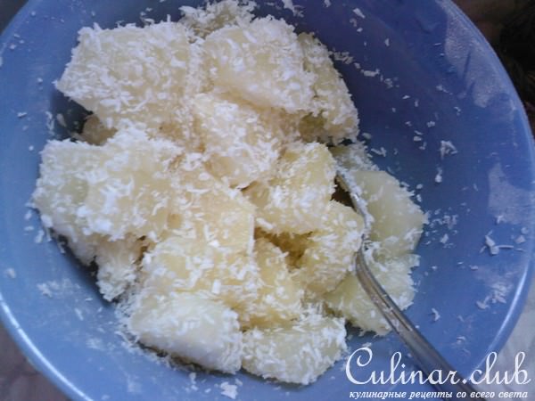 Творожные пирожные с ананасами и мармеладом