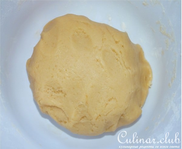 Корзиночки с яблочным пюре и белковым кремом