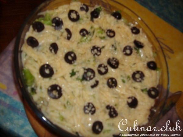 Запеканка из брокколи с чесночным соусом