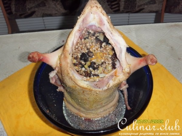 Утка фаршированная гречкой и грибами