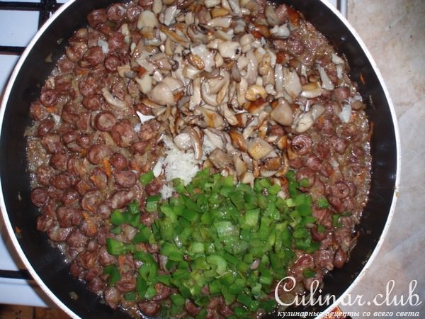 Куриные сердечки с вешенками в сметане (вариант)