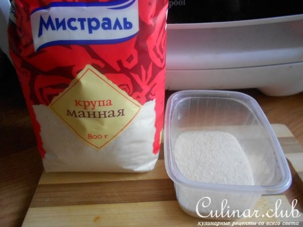 Манная каша с ягодами и орехами кешью