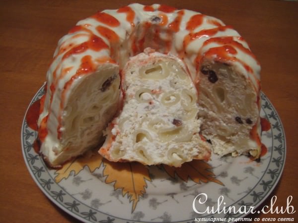 Творожная запеканка с яблоком и макаронами.
