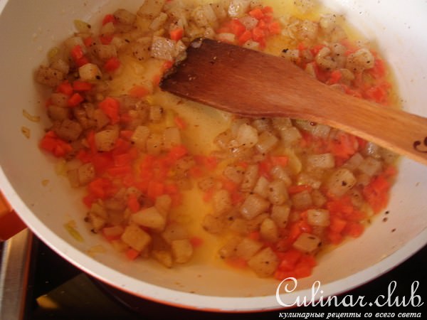 Куриная грудка карри и плов с картошкой.