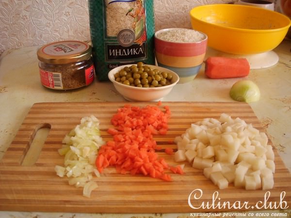 Куриная грудка карри и плов с картошкой.
