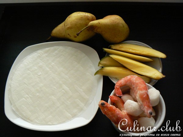 Спринг-роллы "Питайся правильно" с морепродуктами и фруктами (груша, яблоко, манго).