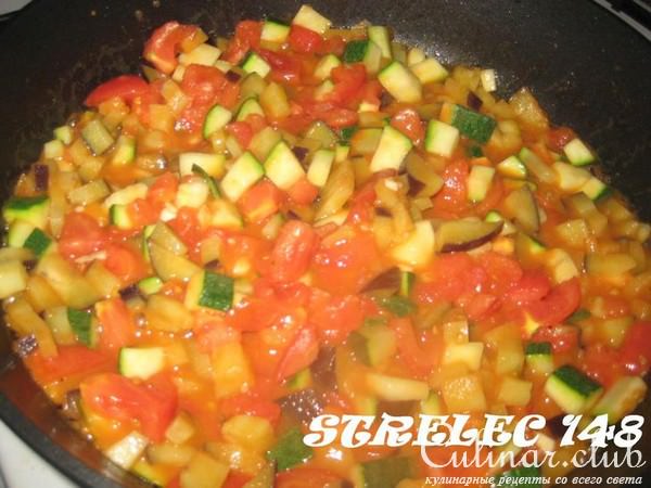 Рататуй с соусом из томатов с кинзой. 