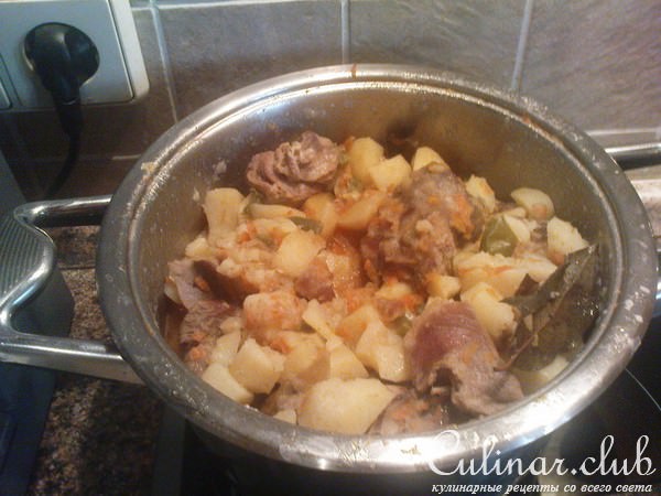 тушеная баранина с овощами 