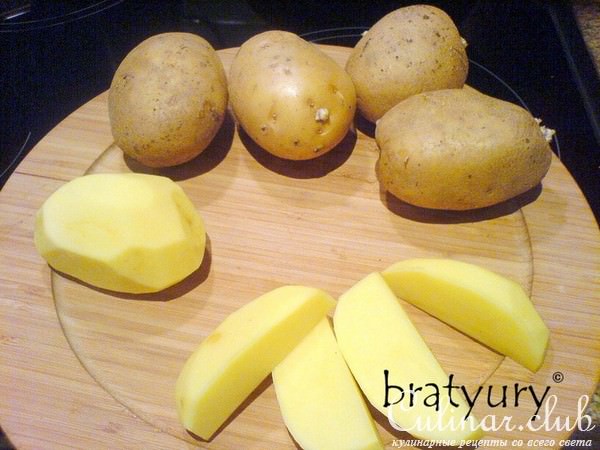 Картофель ломтиками, печёный на решётке в духовке