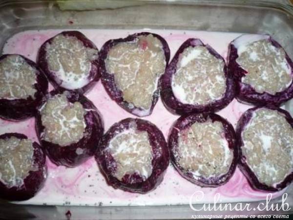 Свекольные бочонки с куриным фаршем 