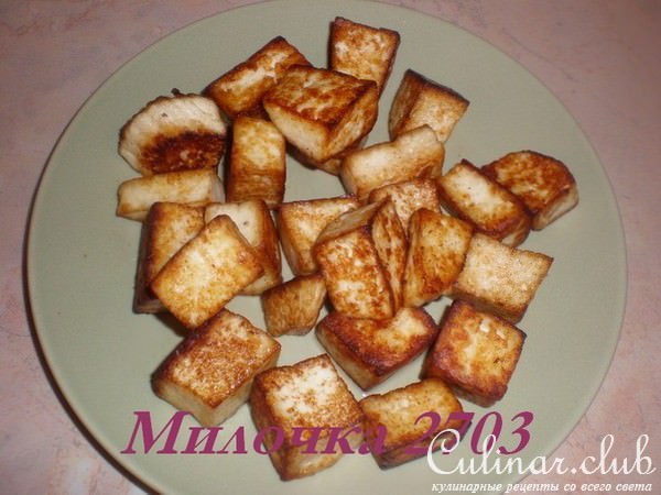 Макароны с жареным сыром и овощами