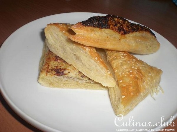Овощной салатик со слоёнными хлебцем.