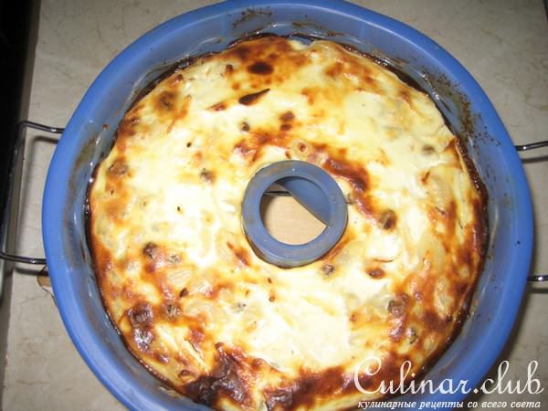 Творожная запеканка с яблоком и макаронами.
