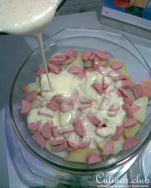 Запеканка "Картофель с сосисками в омлете"
