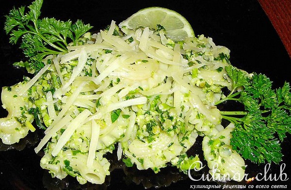Макароны с зеленым ореховым соусом