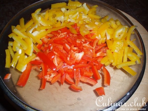Фрикасе из курицы с болгарским перцем.