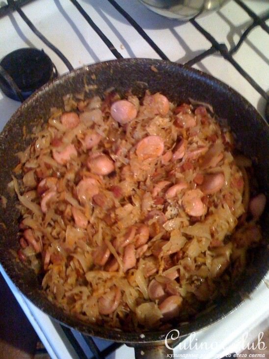Айсбайн из копченой рульки с кислой капустой