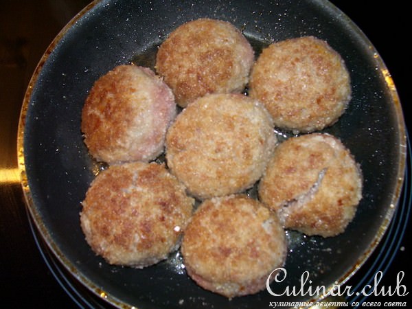 Гречаники мясные (вариант) в творожно-чесночном соусе