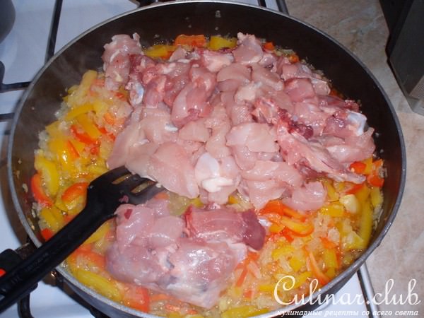 Фрикасе из курицы с болгарским перцем.