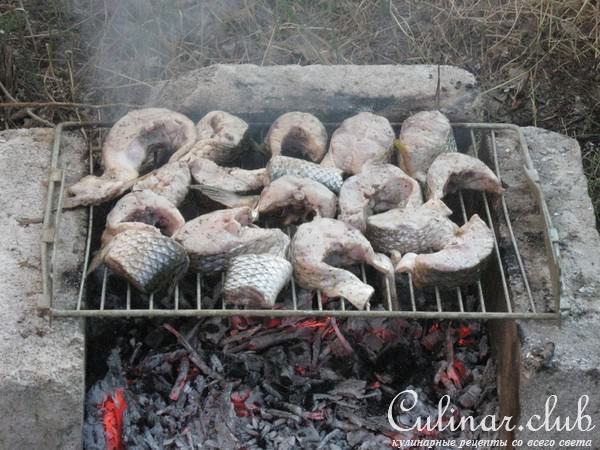 Рыба запеченая на углях