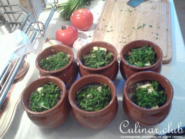 Мясо в горшочке с овощами