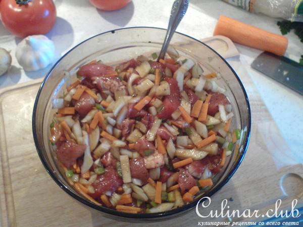 Мясо в горшочке с овощами