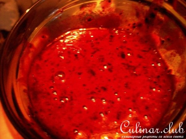 Молочно-кофеное желе под соусом из черной смородины (постное)