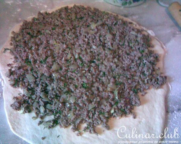 Сытный рулет со сборной начинкой