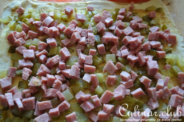 Слоёный рулет с ветчиной и сыром.Готовим в мультиварке!