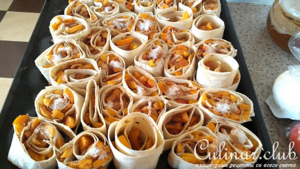 Розочки из лаваша с абрикосами